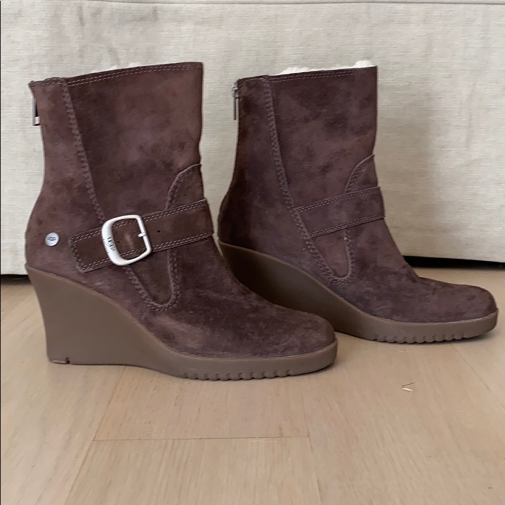 UGG BOOTIES